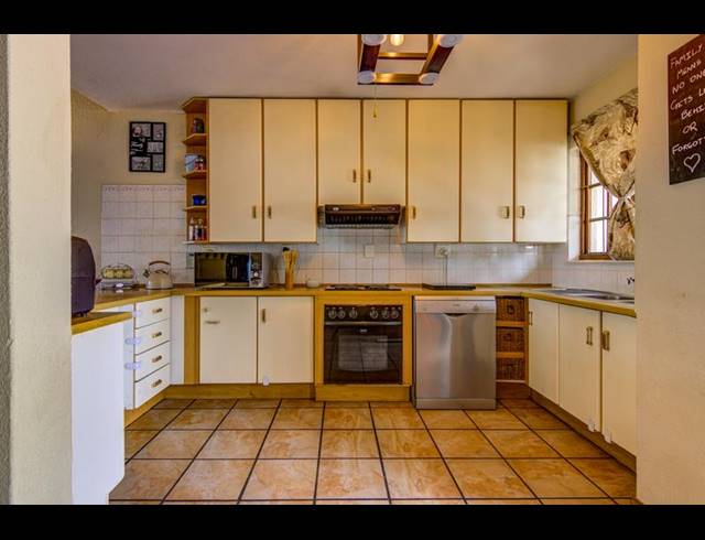3 BEDROOM TOWNHOUSE FOR SALE IN TERENURE
